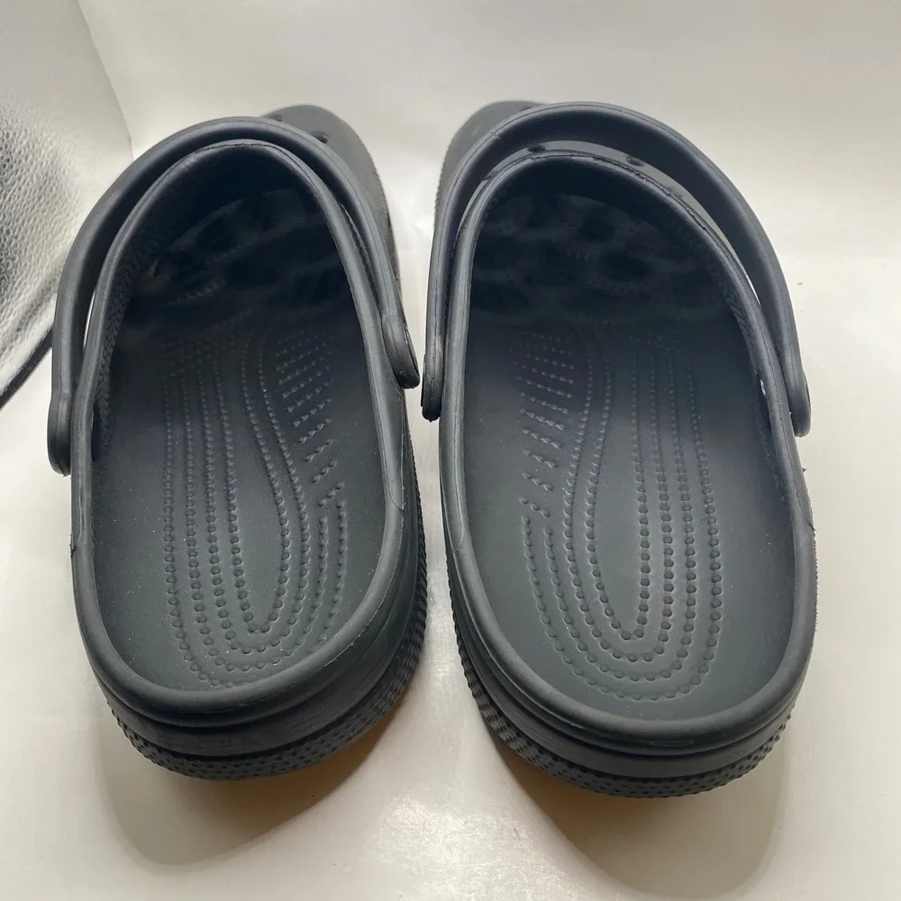 Crocs Classic Clog Mens Size 11 Black Lightweight Water Friendly Comfort Shoes